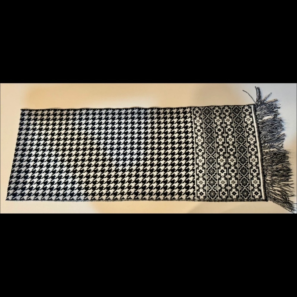 Black and White Houndstooth Scarf